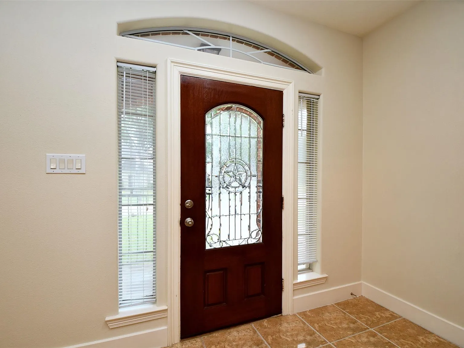 4 bed, 3.5 bath, 3340 sqft, $3,500 — Photo 4