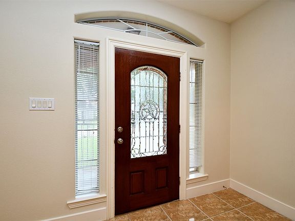 4th image of 5211 Holly View Dr