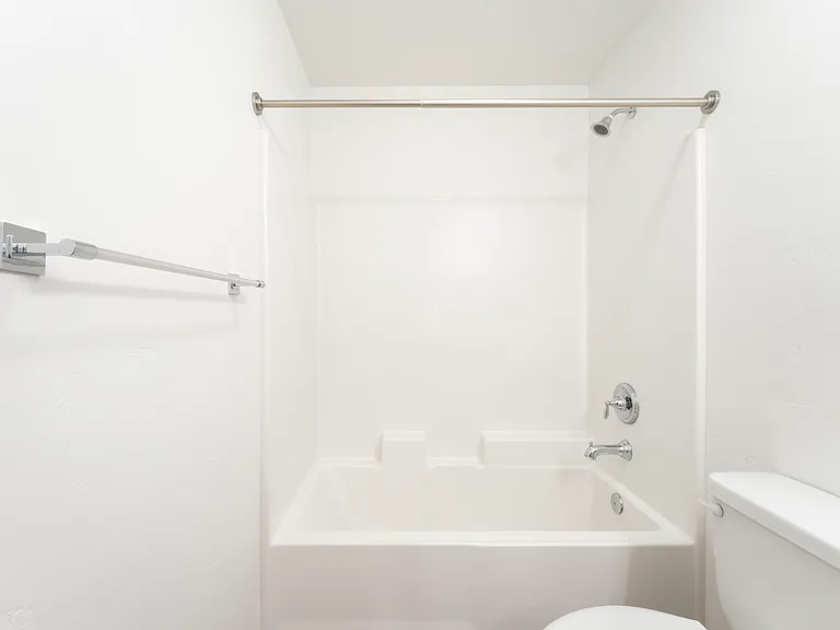 Silver Star Apartments — Photo 10