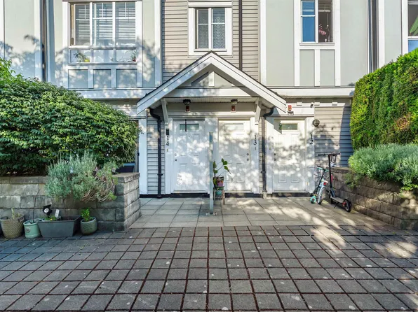 13239 Old Yale Rd #14, Surrey, BC V3T 3C5