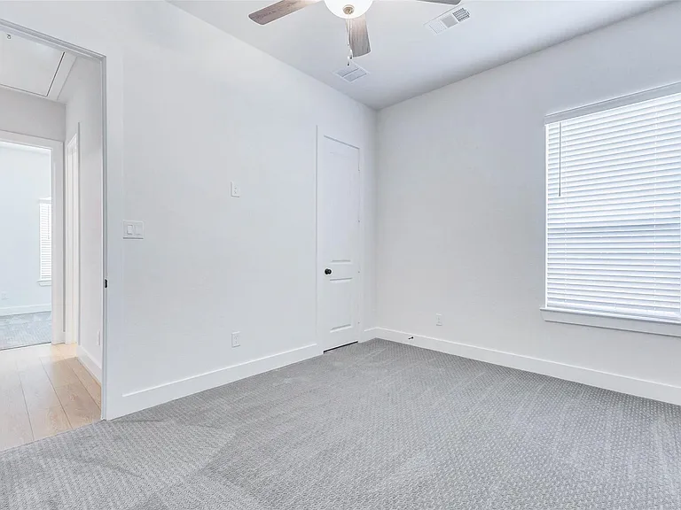 1322 Village Fls — Photo 20