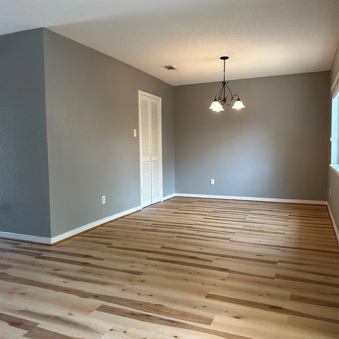 2 bed, 2.5 bath, 1300 sqft, $1,900 — Photo 3