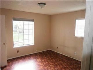 4th image of 4041 Oak Villa Cir