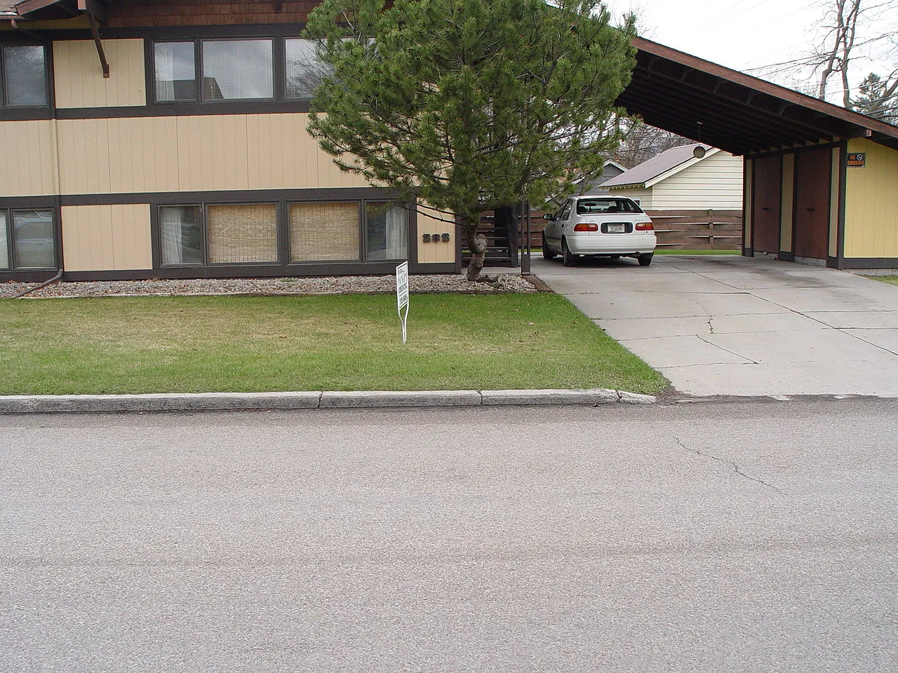1 Bed 1 Bath Basement Apartment — Photo 1