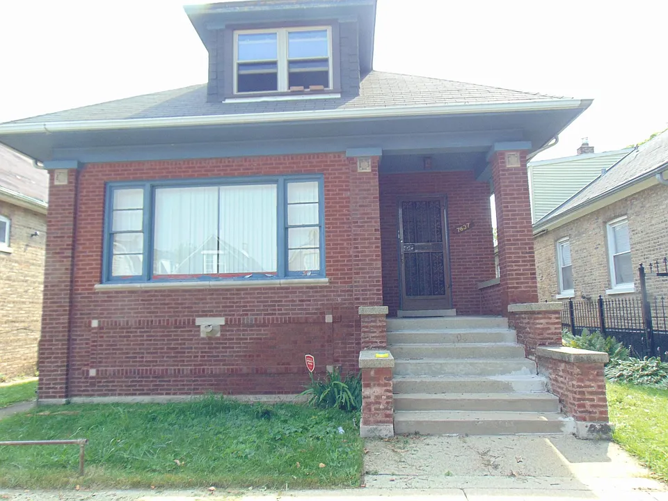7637 S Eberhart Ave