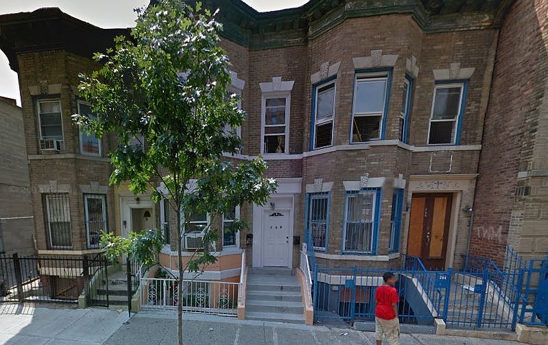 1st image of 784 Garden St