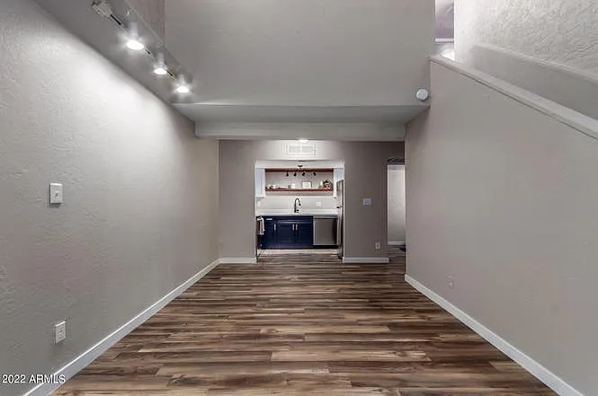 Building Photo - 1348 E Brill St #1