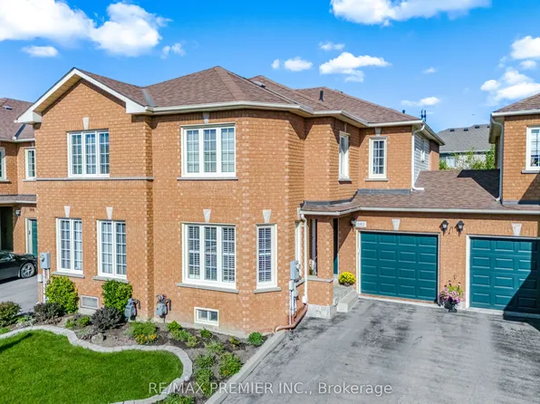 102 Pinedale Gate #66, Vaughan, ON L4L 8X3