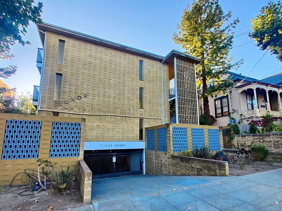 1406 Henry Street