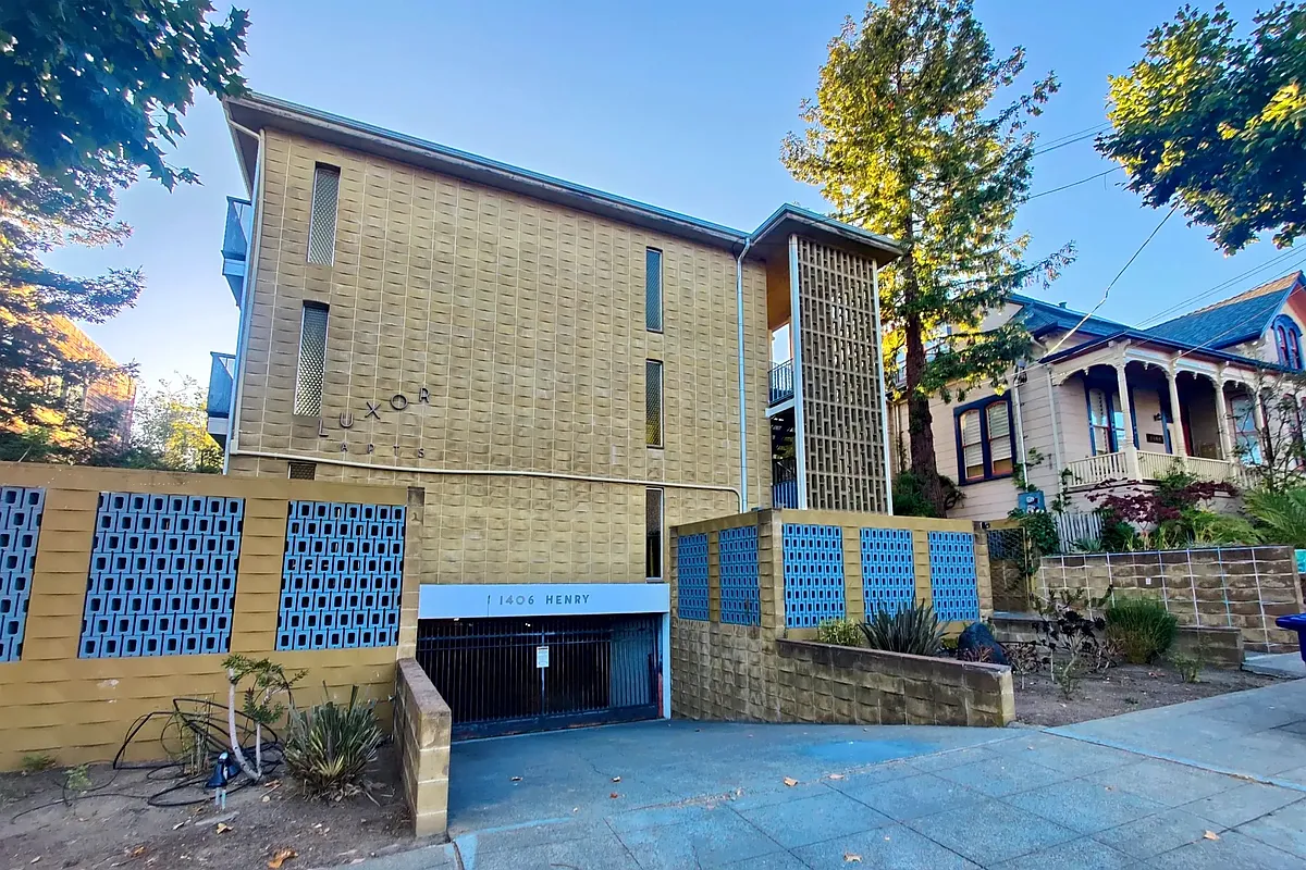 Building Photo - 1406 Henry Street