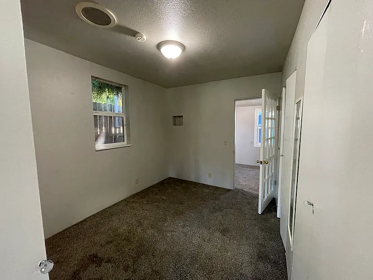 1129 Pleasant Ave — Photo 7