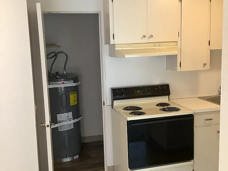 2360 Yale Ave E #5 — Photo 5