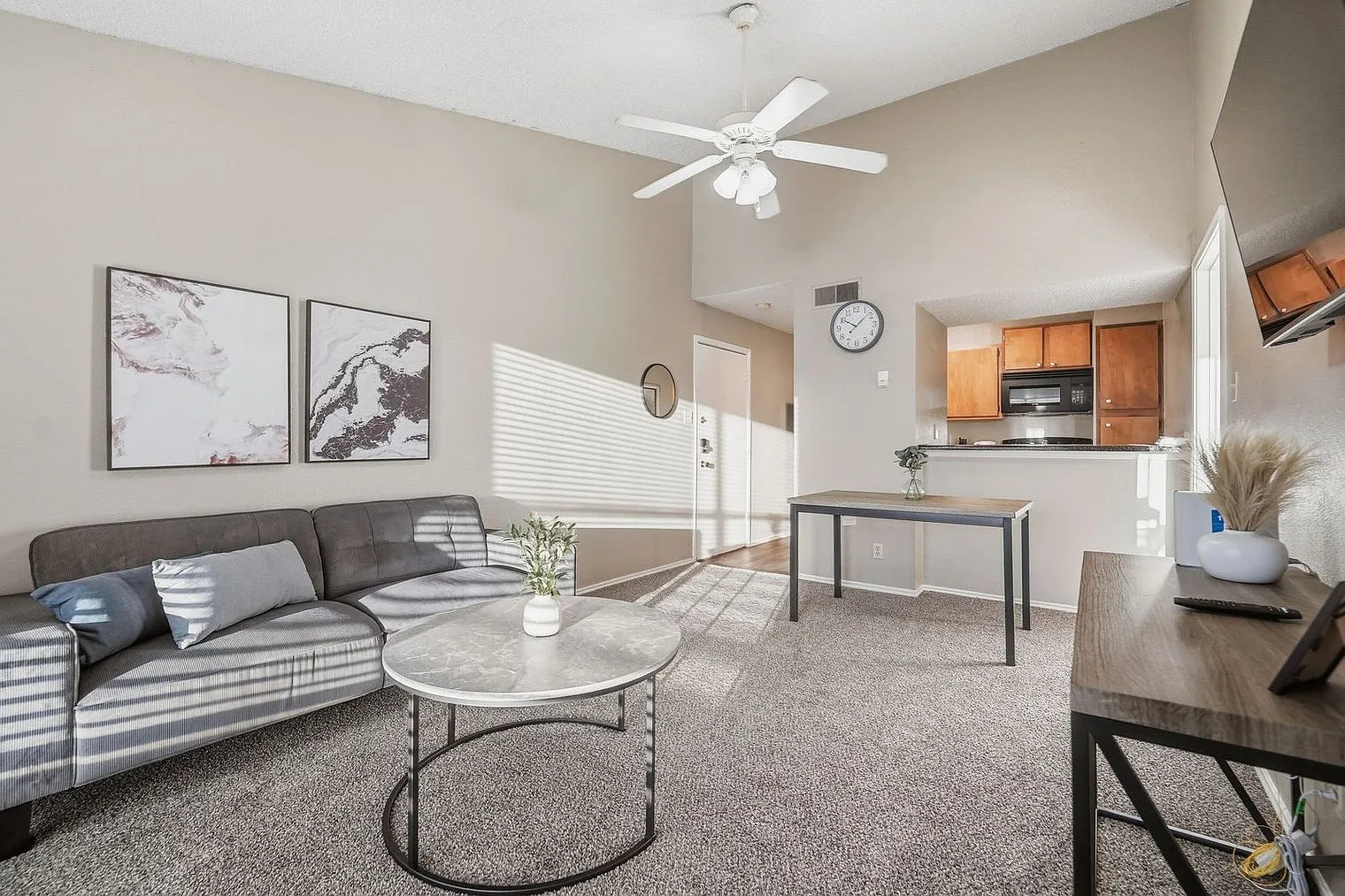 1 bed, 1.0 bath, 5575 sqft, $981 — Photo 1