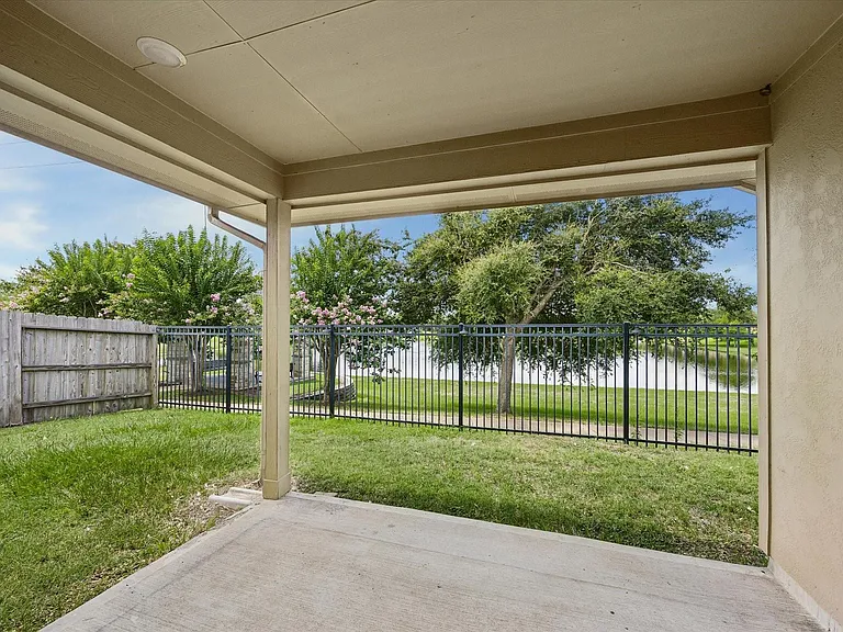 18219 Alora Spgs — Photo 19
