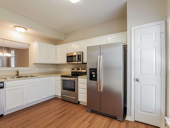 3rd image of 1008 Salmon River Dr
