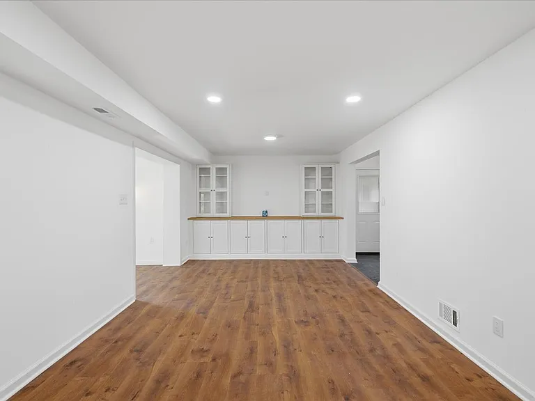 709 N Pryor St — Photo 15