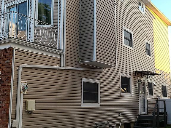 3rd image of 658 Travis Ave Floor 1