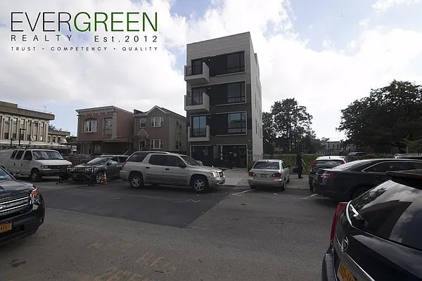 Rented by Evergreen Apartments BK | media 36