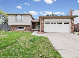 38982 Sutton Dr, Sterling Heights, MI 48310