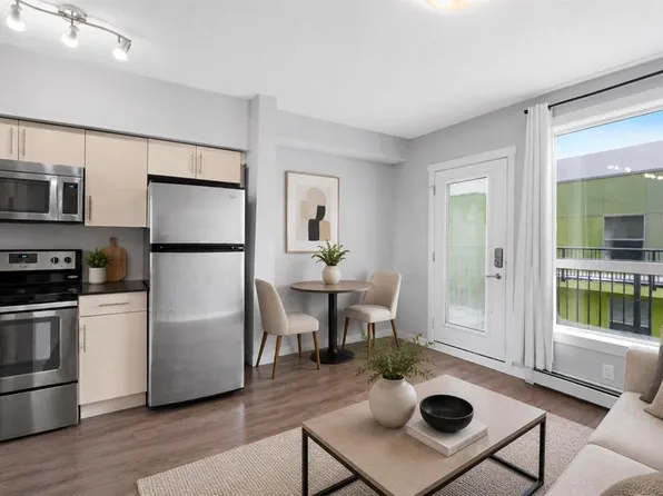 1740 N 9th St NW #402, Calgary, AB T2M 4Z5