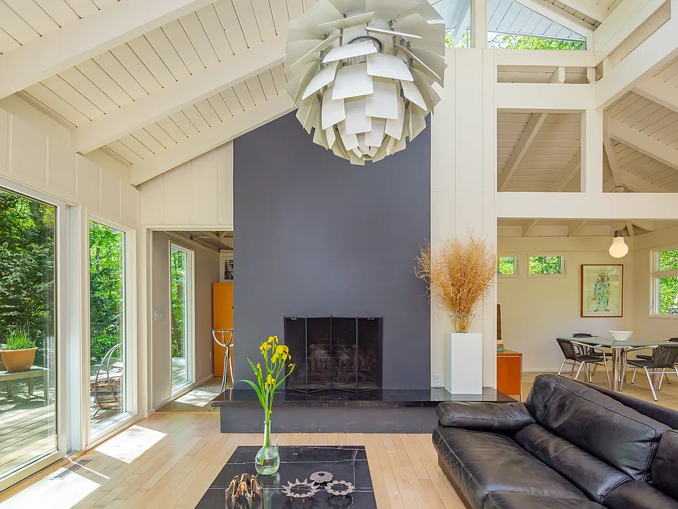 209 Old Stone Hwy