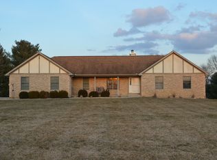 3415 Country Meadow Ln, Heyworth, IL 61745