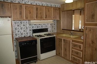 5th image of 414 Colin Kelly Dr