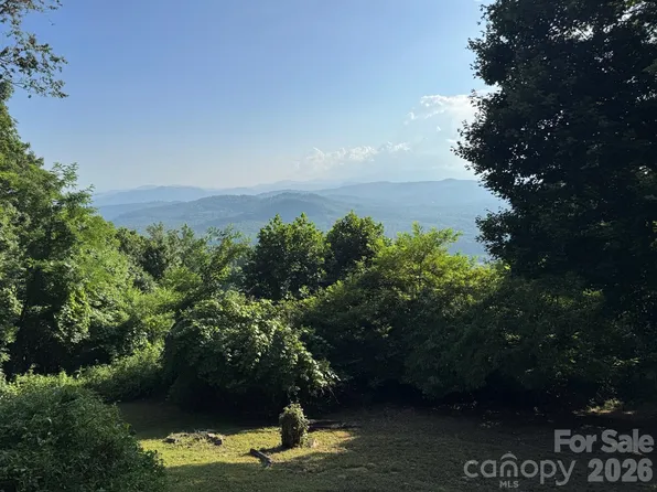 1347 Wipprecht Dr, Spruce Pine, NC 28777