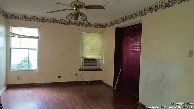 2nd image of 946 Sacramento St