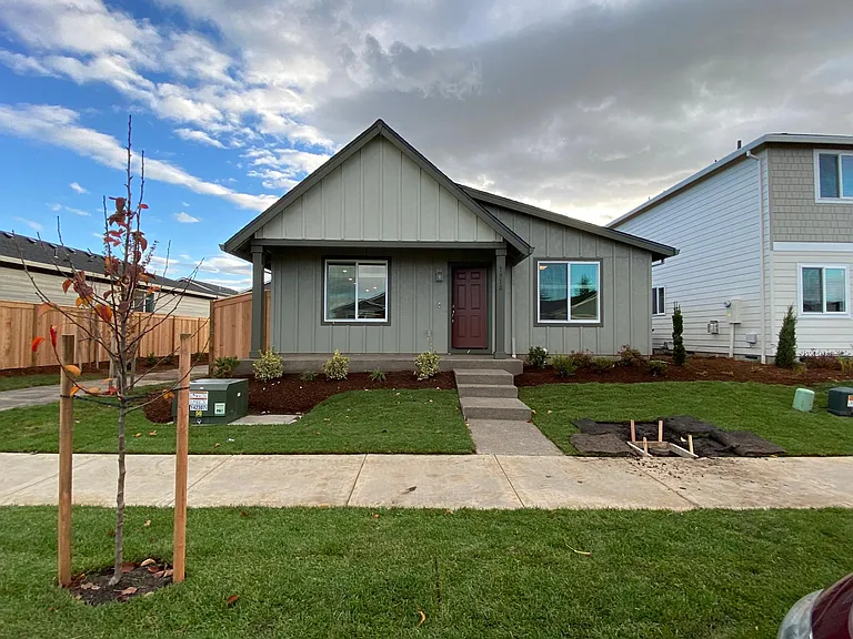 1910 Smith Dr — Photo 3