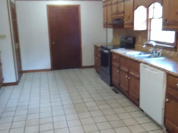 5th image of 10 Richland Dr