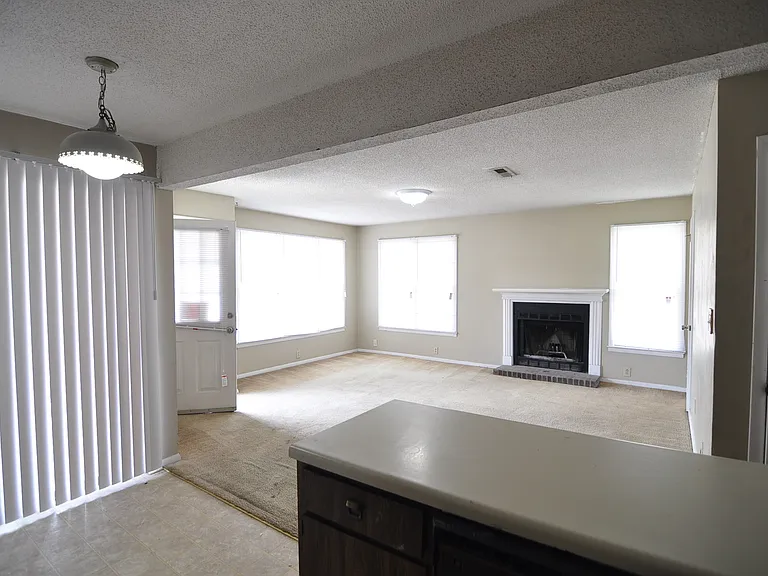 12104 Carriage Ct SE — Photo 3