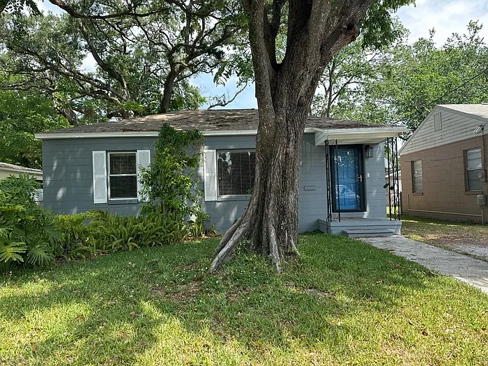815 W Plymouth St — Photo 3