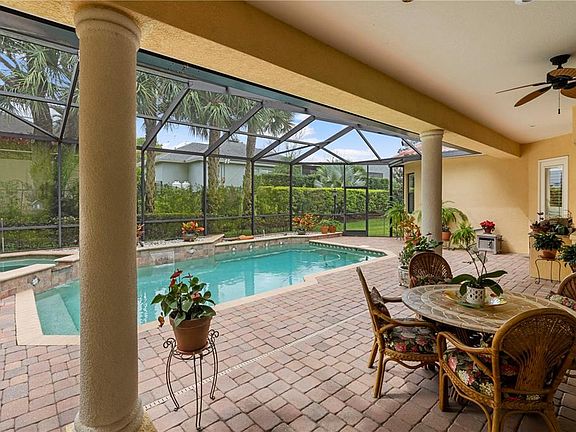 4th image of 6750 Crescent Woods Cir