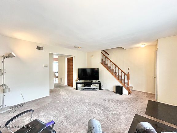 5th image of 82 Cliffwood Avenue W #17
