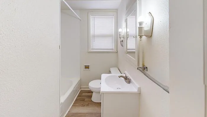 1 bed, 1.0 bath, $925 — Photo 4