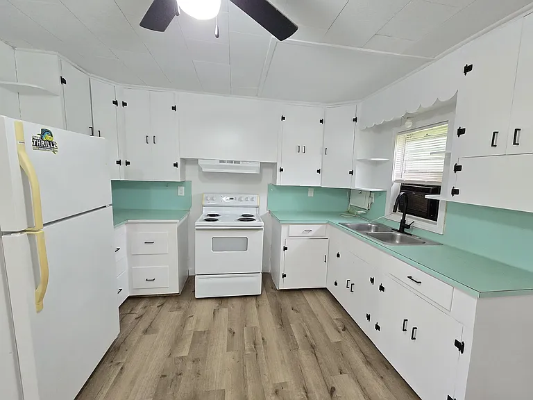 824 E Doddridge Ave #824 — Photo 8