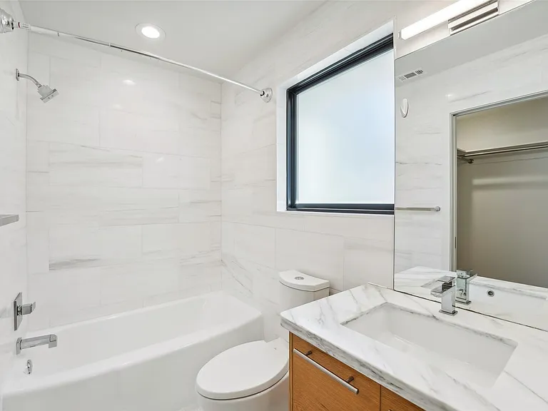 3927 Balcones Dr — Photo 28