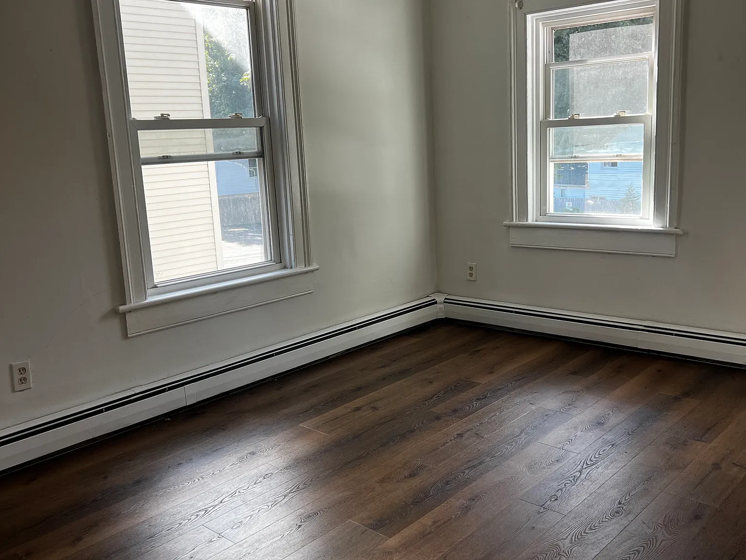 3 bed, 800 sqft, $2,400 — Photo 2