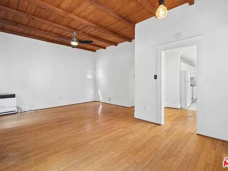 2515 Elsinore St — Photo 3