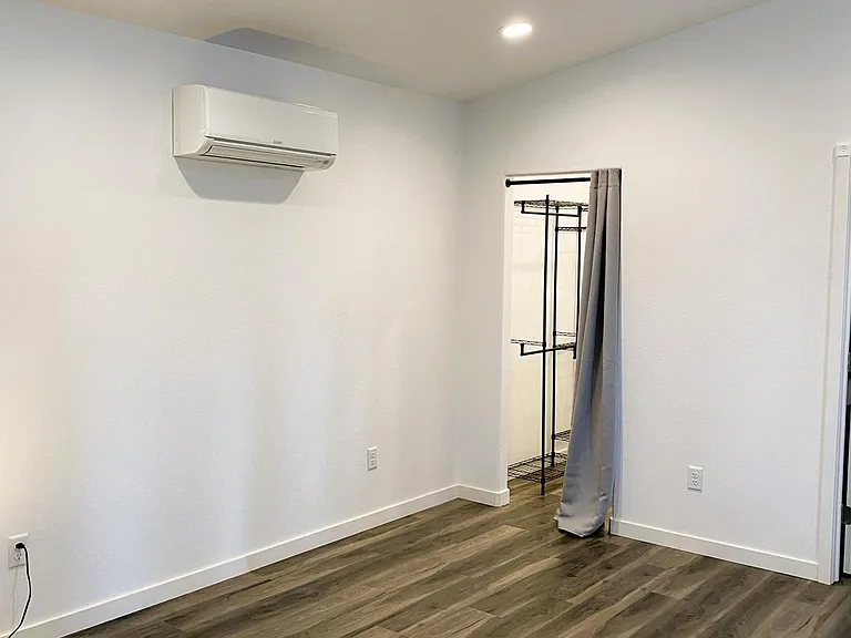 1127 Leland St — Photo 15