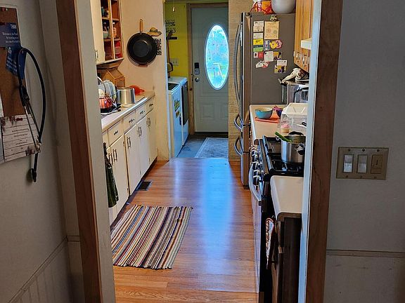 3rd image of 103 E Telegraph St
