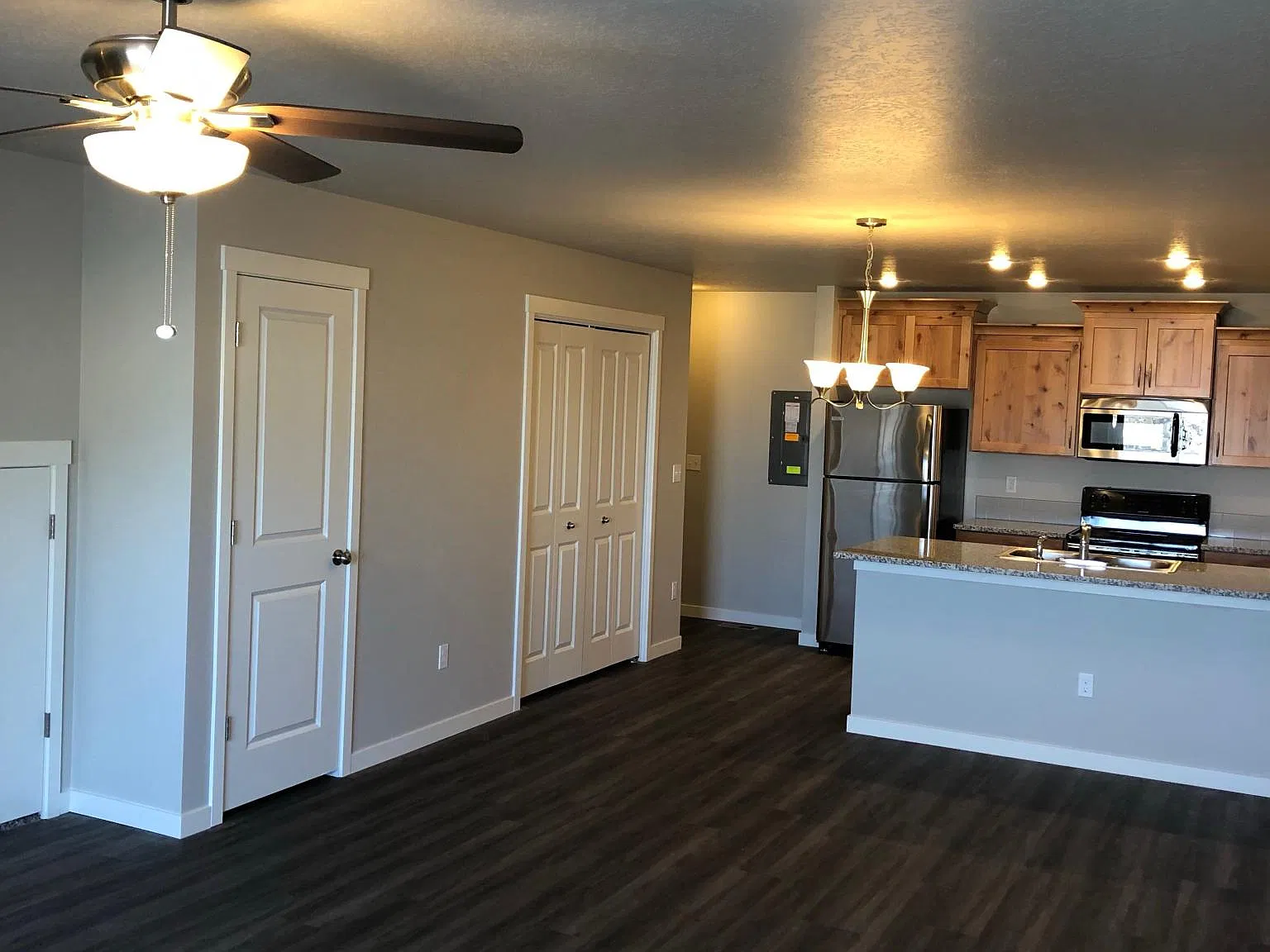 3 bed, 1165 sqft, $1,595 — Photo 3