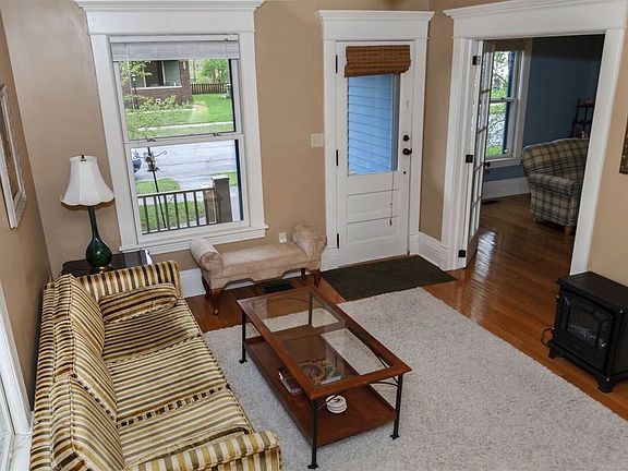 3rd image of 712 Cottage Grove Ave