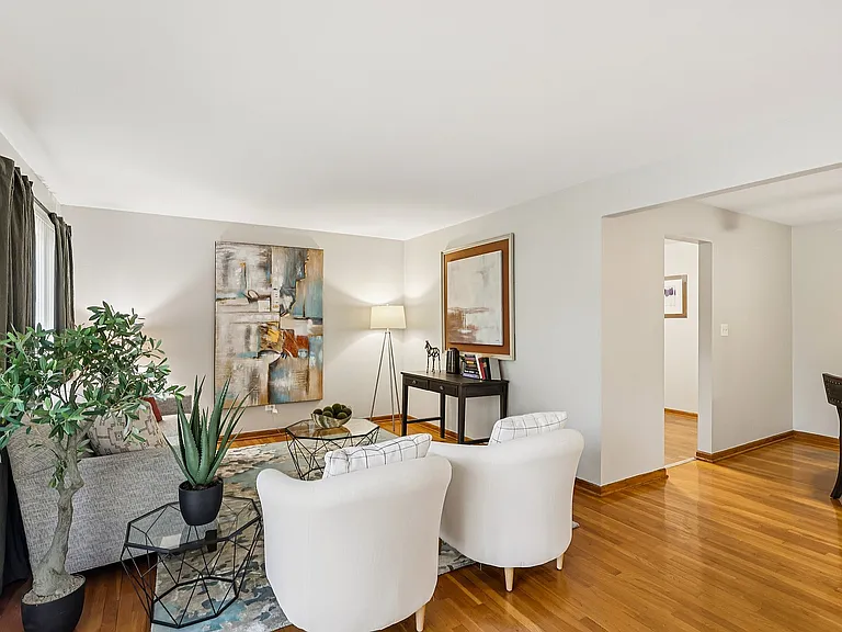 5-web-or-mls-Kennedy Dr-S0611-005