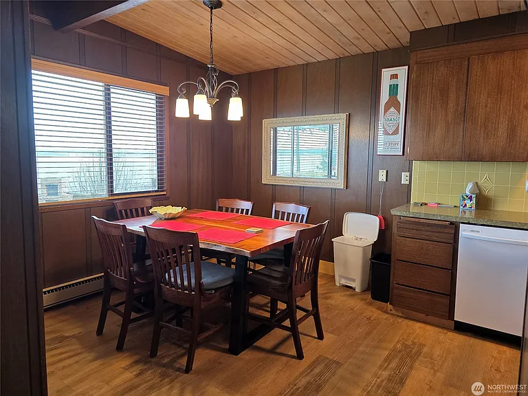1577 Country Club Dr — Photo 17