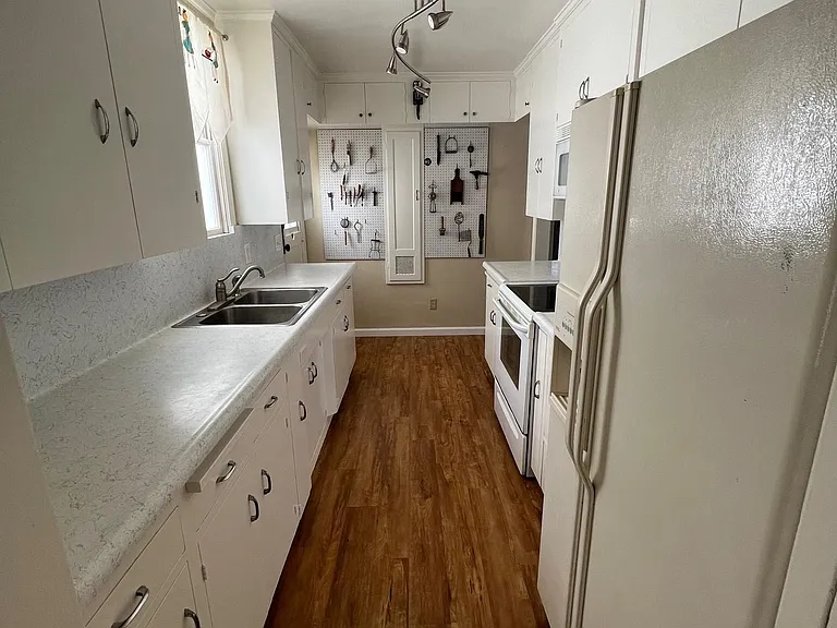543 B Ave — Photo 7