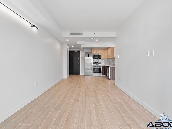 3rd image of 21 Meserole St #203