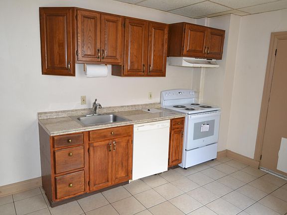 5th image of 242 Charles St