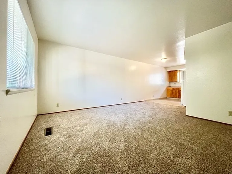1544 Laburnum- Great 2 bedroom apartments in a quiet complex — Photo 8